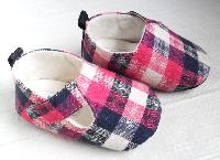 baby-shoes-1492154995_looking for distributors